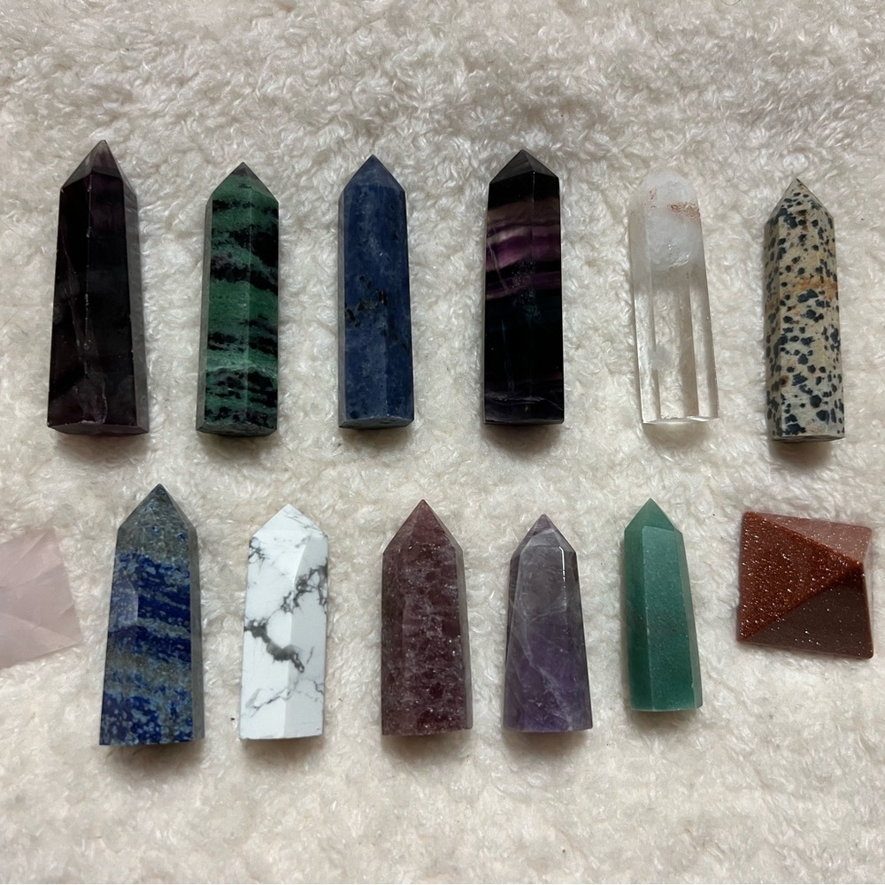 Lot Of Crystal Towers (1-3 Inches)